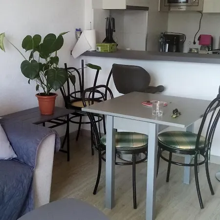 Comme Chez Vous Troisieme Etages Sans Ascenseur Equipe Climatisation