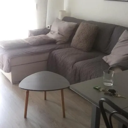 Comme Chez Vous Troisieme Etages Sans Ascenseur Equipe Climatisation *
